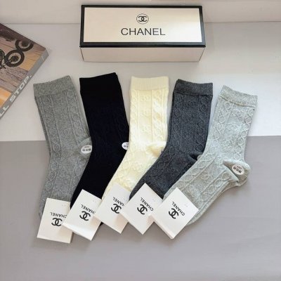 5 pairs per box with packaging. Chanel boutique new arrival, high-end long sock