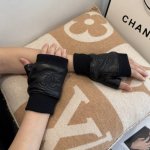 Chanel 2025 Fall/Winter Short Stretch Wool Gloves - Worth comparing with similar