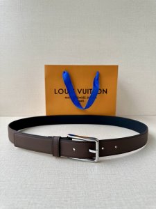 1940775FFF #3.0 Wide Pont Neuf Slim Belt is made of dark leather to create a sli