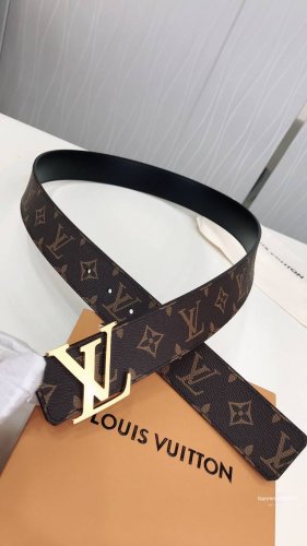 Lv Initiales The New Monogram Double-Sided Version Of The 40 Belt Features A Sil