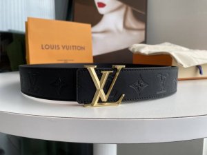 Louis Vuitton belt Black leather embossed belt, letter diamond metal buckle, eas