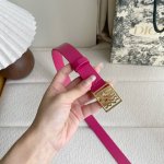 Dior's new belt is made of exquisite first-layer leather, which feels soft, comf