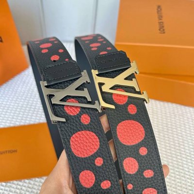 This is a Vuitton counter model. This season's new men's belt is 40mm wide and