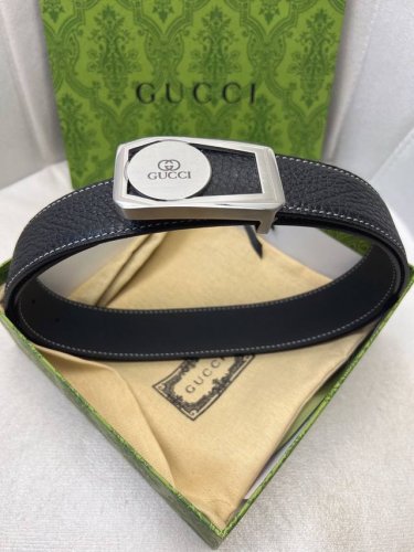 Gucci: Original top-grain cowhide with a lychee grain finish, lined with top-gra