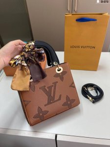 Lv Printed Princess Diana I love it! Light colors will make the overall look mor