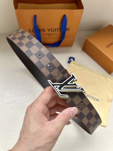 Lv Speed Double-Sided Belt With Contrasting Metal Buckles Exudes A Dynamic Style