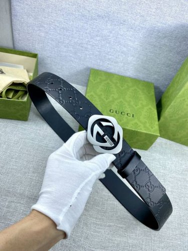 Width 4.0Cm Gucci interlocking double G buckle belt, made of Gucci Signature blu