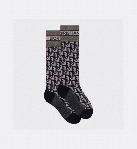 Comes with packaging, one pair per box. Dior super popular trendy socks, Dior o