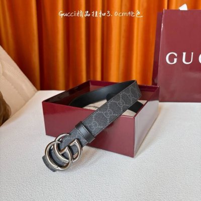 This Gucci 30mm belt features a soft Gg Supreme canvas on one side and black ca