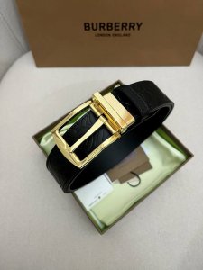 Burberry-Burberry! Men's counter version of the metal buckle, the first layer of