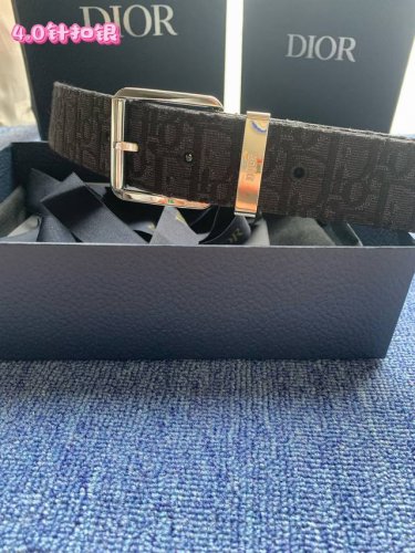 40mm Dior Oblique Jacquard Style A belt that combines elegance and style. The bl