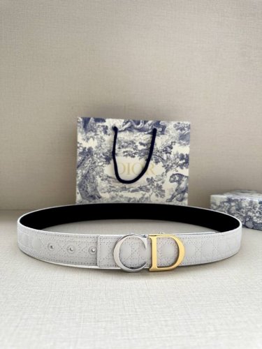 Width 3.5cm. This 35mm reversible belt combines elegance with modern style. One