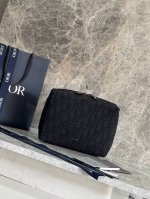 This travel clutch is practical and stylish. Crafted from materials such as beig