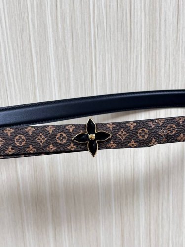 2.0 wide canvas with white floral print, black calfskin with a bulge, a point an