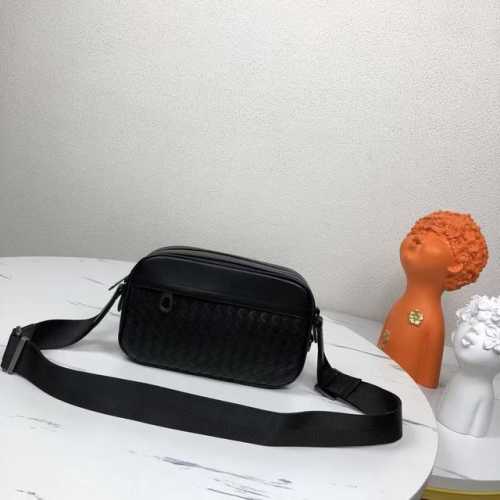 Bv The latest men's crossbody bag, original quality, made from premium waxed cow