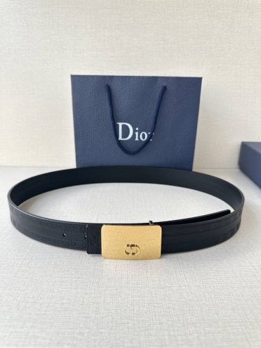 Width 3.5Cm This 35mm double-sided belt combines elegance with modernity. Made o