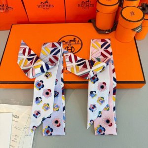 Twilly scarfTwilly scarf100% silk. This small silk accessory can be worn in many