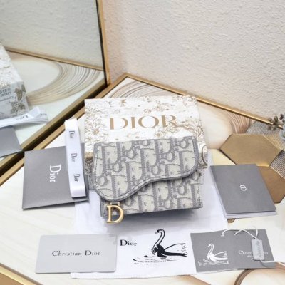 Authentic product available in store, top-quality originals, with picture box. S