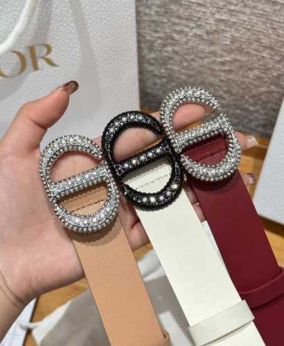 New Dior Women's Belt This belt is crafted from smooth cowhide leather on both