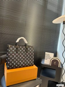 Lv Tote The hottest Tote bag, it is very suitable for daily commuting. The more