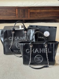Top-grain cowhide leather Chanel 23P tote beach bag The capacity is large enough