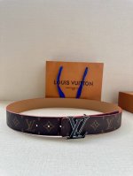 This 4.0-width Louis Vuitton Initiales reversible belt is available in a variety