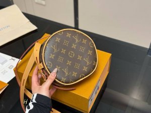 with folding box replica size: medium width 17*16cm Lv round cake bag with roun