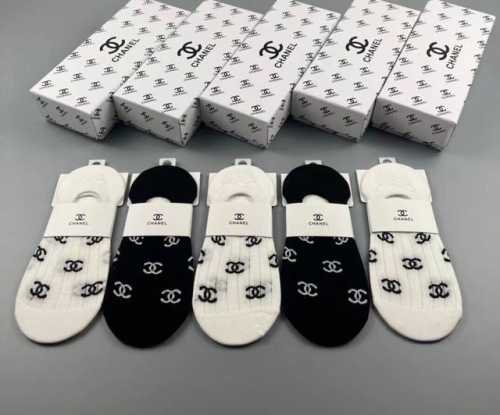 Special Chanel Chanel Little Chanel new women's invisible socks, one box of fiv