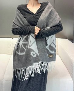 Hermes Hermes highly recommended% wool material is very warm and soft and skin-f