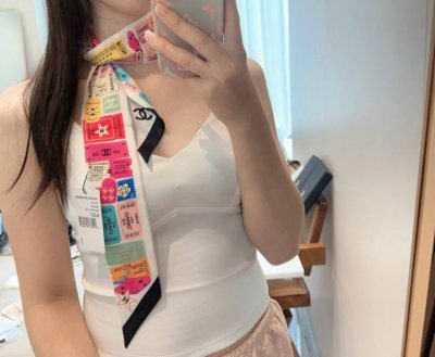 Chanel Twilly scarf is here, Chanel is truly cute, everyone has three of them,