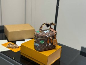 Folding box Original version is here Lv Nice Vanity cosmetic bag Original hardw