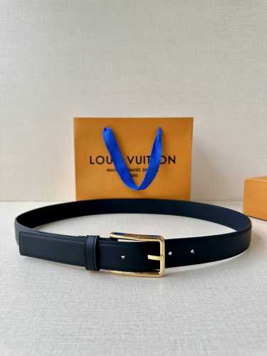 1940772FFF #3.0 Wide Pont Neuf Slim Belt is made of deep leather to create a sli
