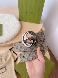 High-end quality, real shot Comes with a full gift box : Gucci, a Gg Supreme can