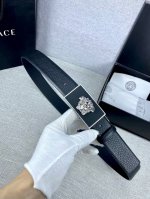 Width 3.5Cm This Versace belt features the iconic Versace Medusa head buckle, hi