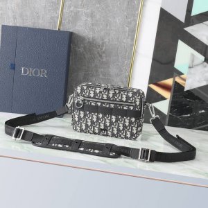 Available in our store. Top-quality, original model: 1Sfpo101. This shoulder ba