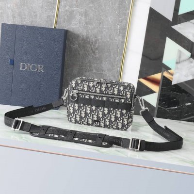 Available in our store. Top-quality, original model: 1Sfpo101. This shoulder ba