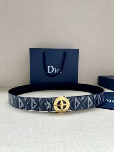 3.5cm Width. This stainless steel belt buckle is from the Dior And Stone Island