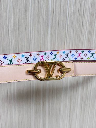 New for the season, this belt is crafted from luxurious calfskin and Monogram c