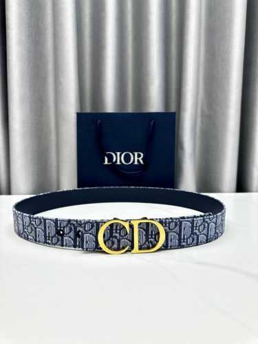 Width 3.5Cm This Dior 35mm reversible belt combines elegance with modern style.