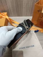 Comes with a complete gift box. Virgil Abloh interprets the LV Tag belt with ava