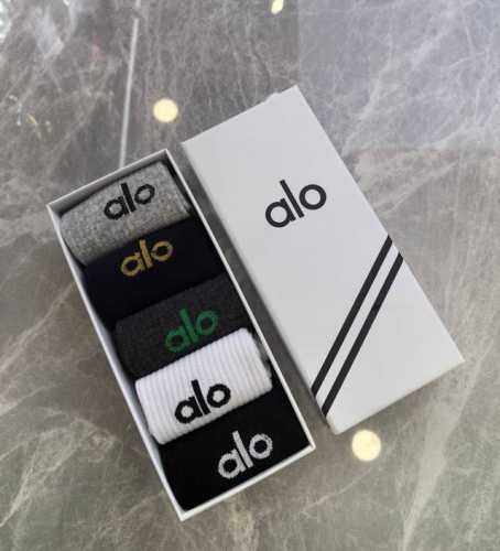 Special Packaging Alo New Mid-Length Slouch Socks! Five pairs per box, same styl