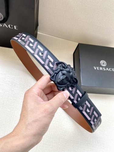 Width 4.0Cm Versace Palazzo belt is made of cowhide leather and decorated with L