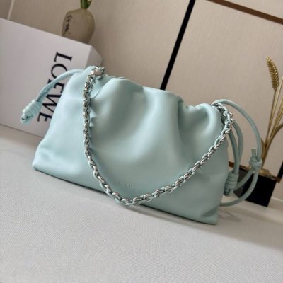 The Flamenco Purse bag in low, soft nappa leather features a pleated design and