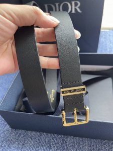 550112 This new Dior belt is meticulously crafted from smooth calfskin and other