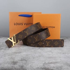 Comes with a complete set of Louis Vuitton boutique classic style, original mono