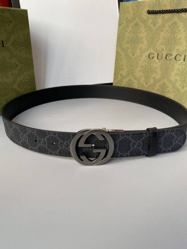 Gucci 3.5cm square G buckle reversible leather belt, featuring a canvas and blac