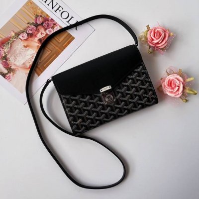 The Chypre crossbody bag from Gejia combines the features of a wallet with the