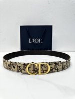 Dior 3.5cm Width. This belt buckle interprets the brand's classic pattern with a