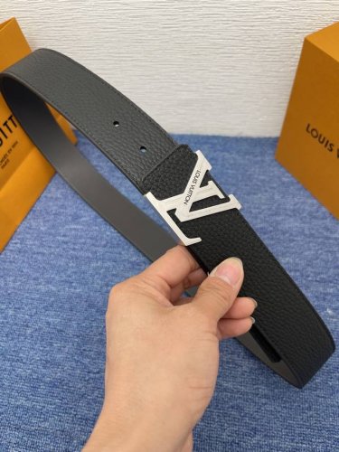 Lv Dimension 4.0 double-sided belt introduces classic style into a novel size de