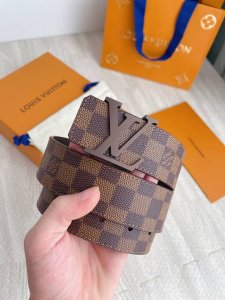 Comes with a full set of gift packaging. Louis Vuitton new model, original quali